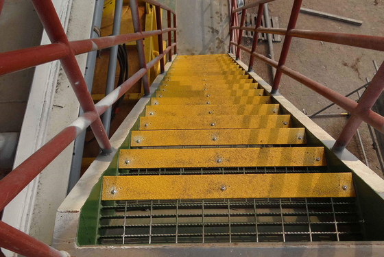 FRP Anti-Slip Stair Nosing Anti-Slip Mat Oppervlaktecoating Hars Iso AS4586 Voor Olieveld Stair